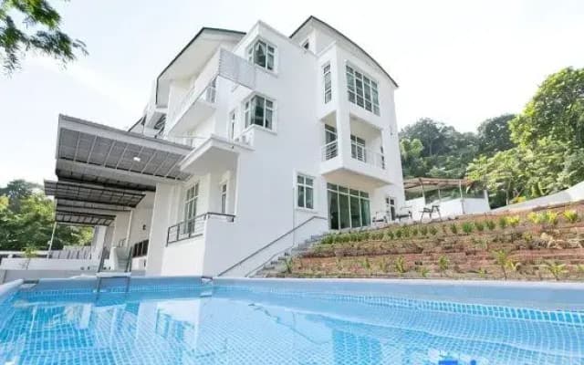 Beach side spacious 5BR 20pax pool house