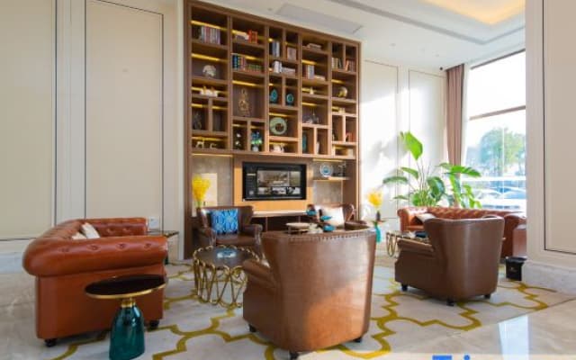 Vienna International Hotel (Shishou Caizhi Cultural Plaza Branch)