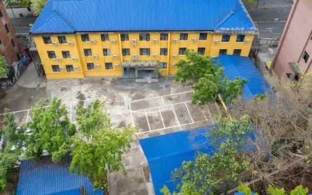 Dongrunfeng Hotel (Zigong Caideng Park)