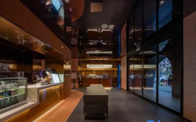 Lincang Heat Limit Limited Edition Hotel