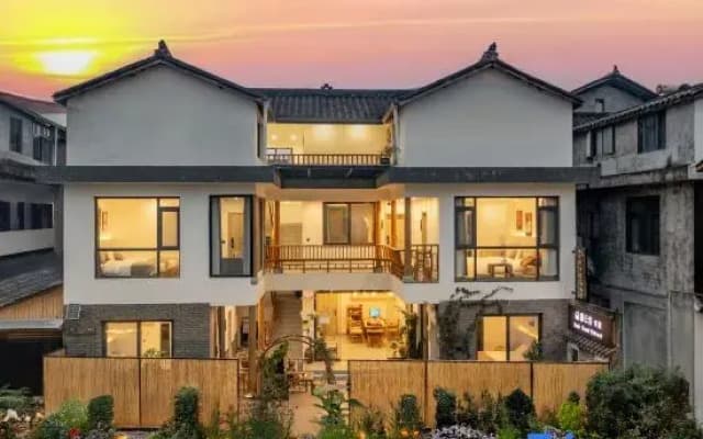 Yanyu Courtyard Parent-Child Resort(Hongya Liujiang Ancient Town Scenic Area Branch)