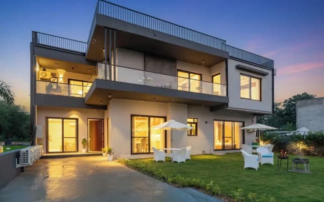 Elivaas Gardenia 4 BHK Farmhouse