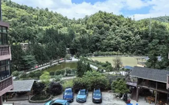 Xiannüshan Zhoujia Brothers Village