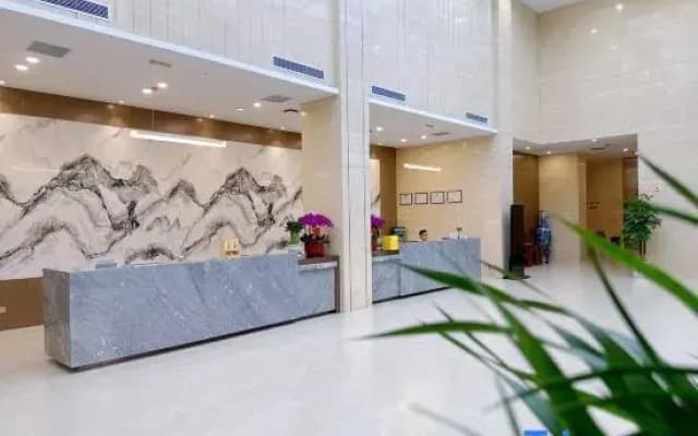 Luyue-Qiyun International Hotel (Pu Songling Former Residence Lutai Sports Plaza)