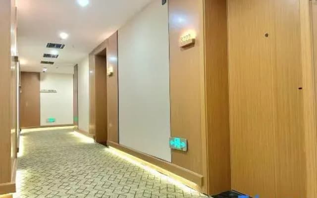 Shuaifeng Hotel