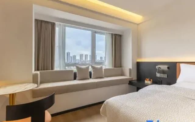 Micheng Lively Hotel (Guanshanhu Shijicheng)