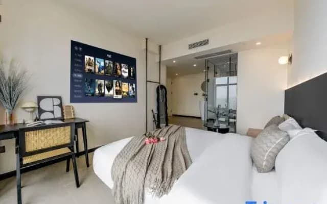 Today High-rise River View Homestay (Chongqing Jiefangbei Pedestrian Street Hong Ya Dong)