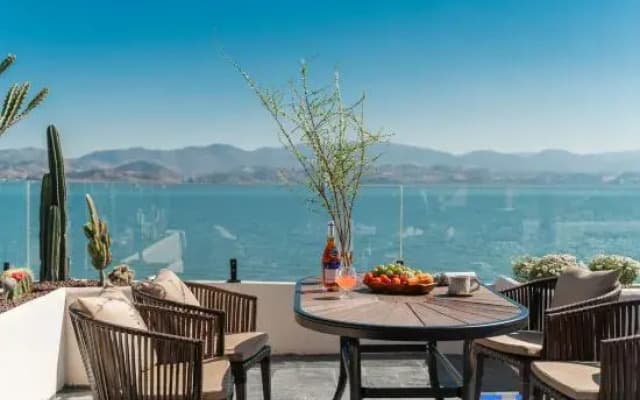 Dali Mu Hai · Lan Shan Wabi-Sabi Style Seaside Homestay (Longkan Wharf Branch)