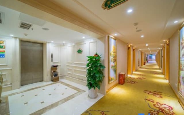 Vienna Hotel (Jishou Qianzhou Ancient City Branch)