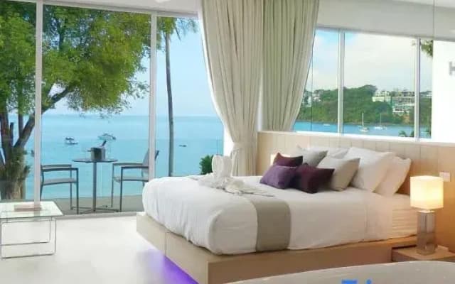 FREE $900 Daily Lux Pack - 10-Bed Beachfront Villa