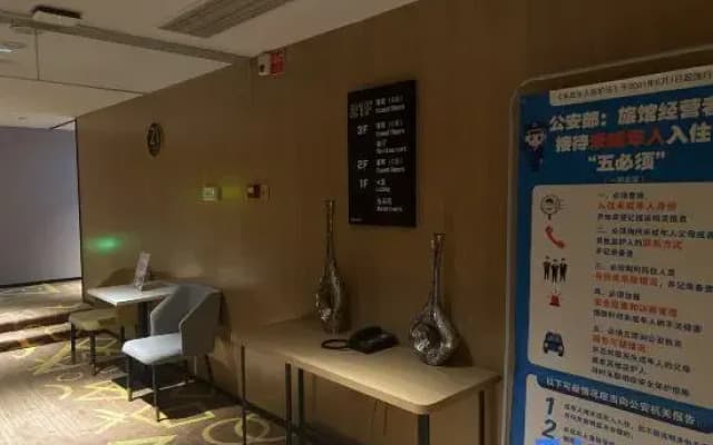 IU Hotel (Zibo Xiao Yiwu Spanish Style Street Store）