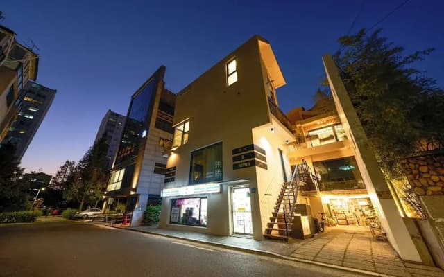 B9 Tailor Serviced Home near Hongik Univ