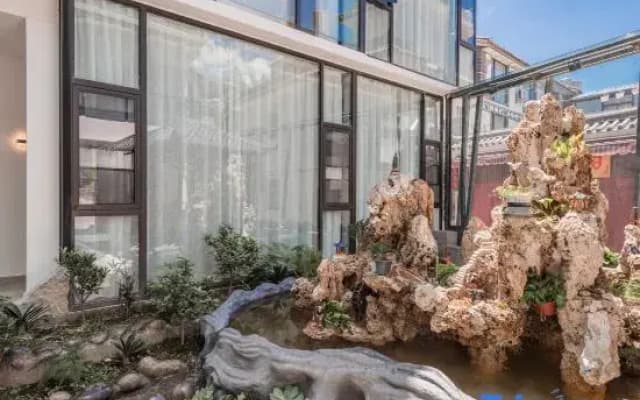 Jiuge Light Luxury Homestay(Dali Old City Erhai Store)