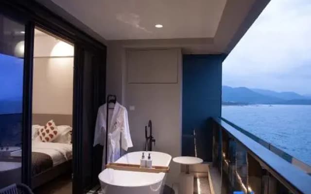 Molam Homestay (Wanning Riyue Bay)