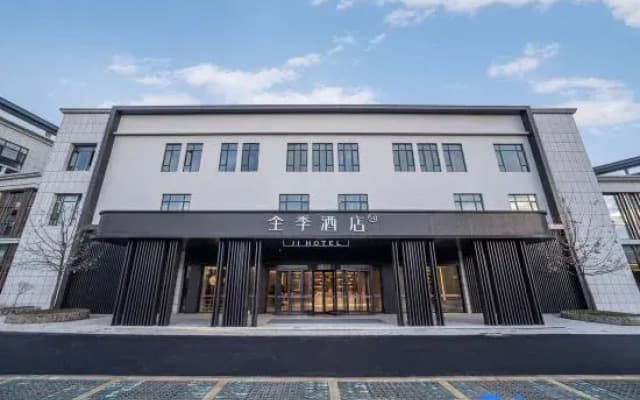JI Hotel (Tekes Bagua City Taiji Altar)