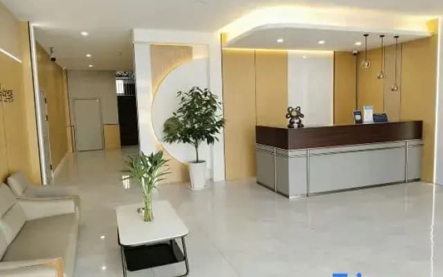 Home Inn Huayi Select Hotel ( Hongye Persimmon Rock Ceramics and Porcelain Grand View Garden Store