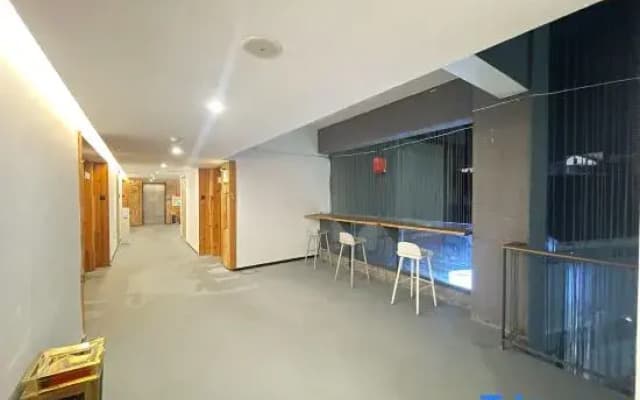 Lvtu Yasu Holiday Hotel (Wentang Gujing Spring Street Branch)