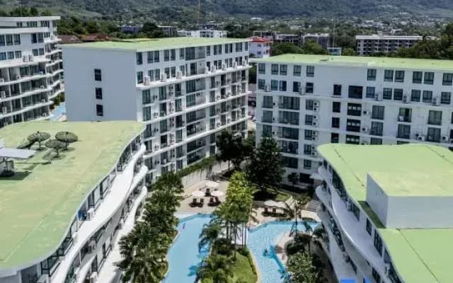 Seaside 1BR Retreat Pools & Shuttle S4312