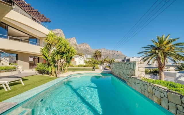 Multi-level Family Villa w Private Pool Views Lions Crest