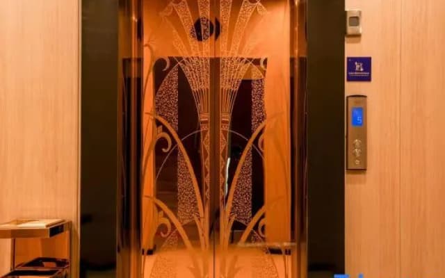Super 8 Select Hotel (Bayi Road, Shanghai New High-speed Railway Station)