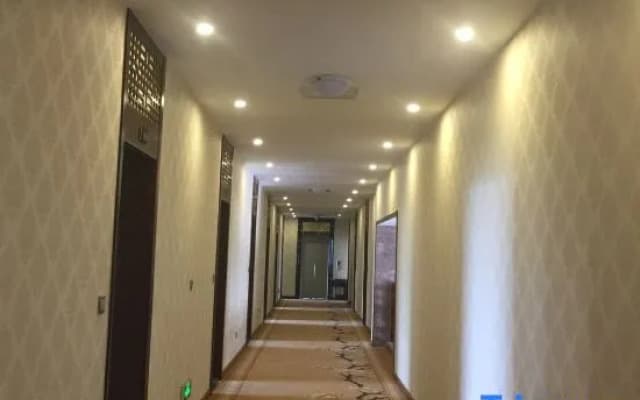 Stone pillars Tiantian Pearl Hotel