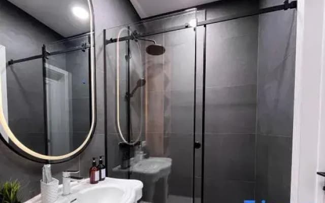 Elegant Meridian 172 Residence & Drinking Water