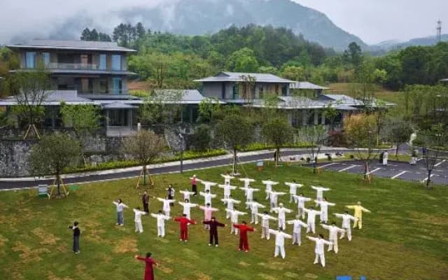 Ruolin Qiaoshangu Graden Hotel