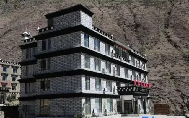 Four Seasons Oxygen-Rich Manor (Daocheng Yading Scenic Area)