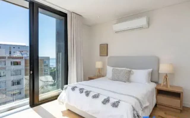 Luxury 2 Bed in Sea Point -2 mins from Promenade