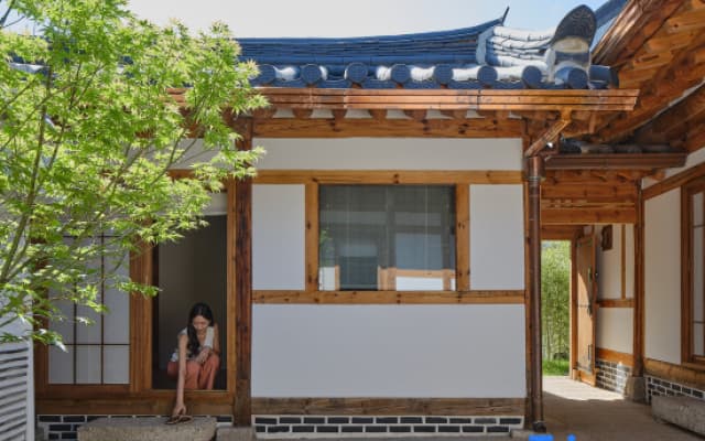 [Staymoire] Seoul Premium Hanok near Anguk Station 5mins