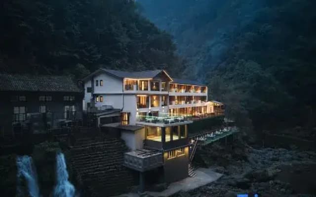 Yuexigu Valley Hot Spring Homestay