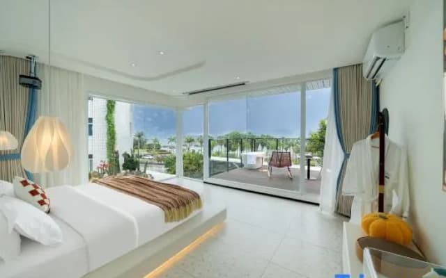 Yige Seaview Parent-child Hotel (Xiada Baicheng Branch, Huandao Road)