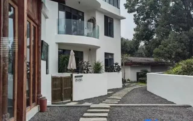Zhenshan Qigu Hostel