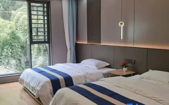 Guichun Homestay (Dehang Miao Village)