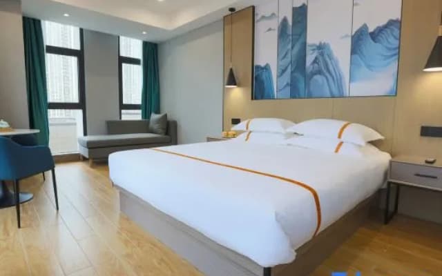 Yiju Life Hotel (Ningbo Dongbu Xincheng International Convention Center)