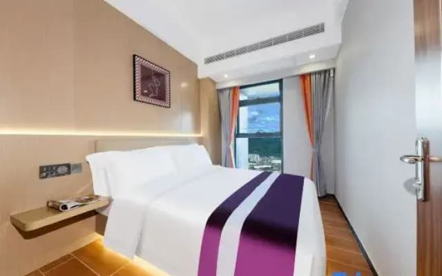 Sanya Central Jiayue Bixuan Hotel (Qiangqing Sea Travel Duty-Free Shop)