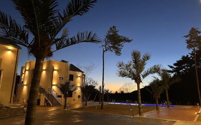 The on tourist hotel