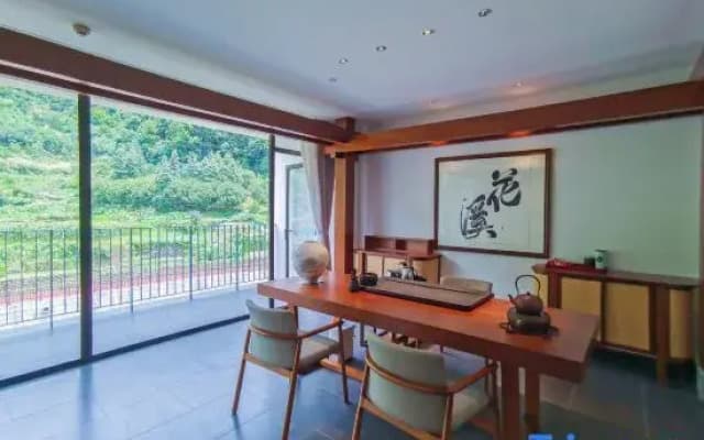 Yunshang Huaxi Holiday Hotel