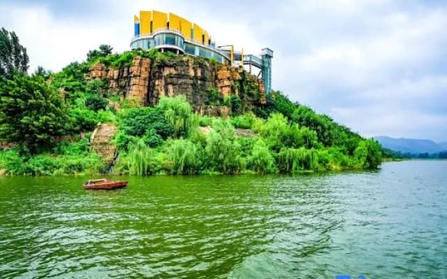 Hongshizhai Log Cabin Villa