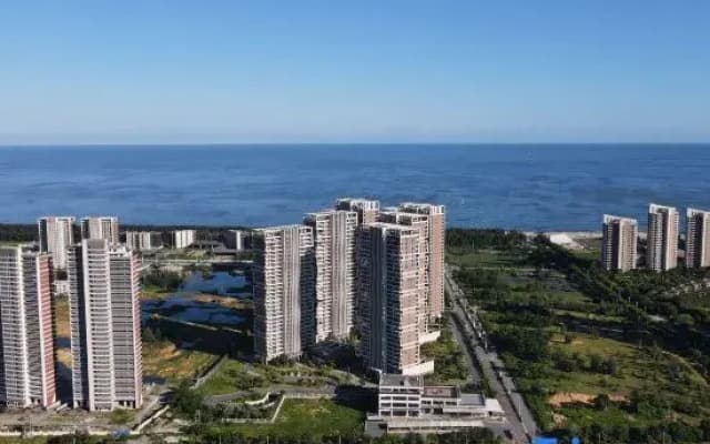 Jifeng Seaview Light Residence (Shili Silver Beach, Hailing Island, Yangjiang)