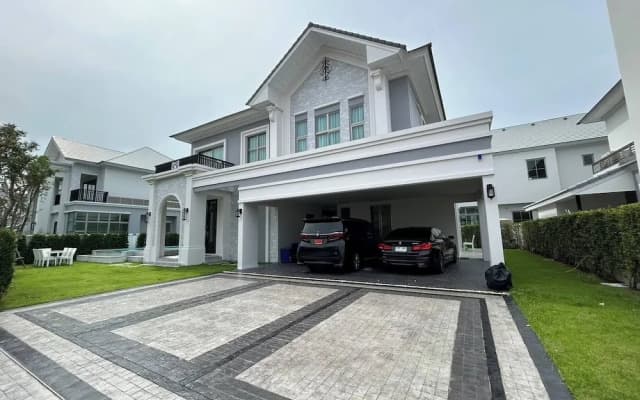 Luxury House Near Suvarnabhumi Airport
