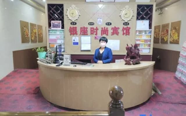 qinggangxian yinzuo shishangbinguan