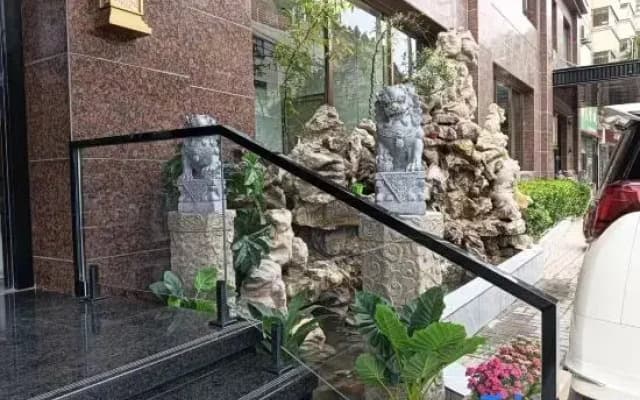 Yichuan Shengyuan Business Hotel