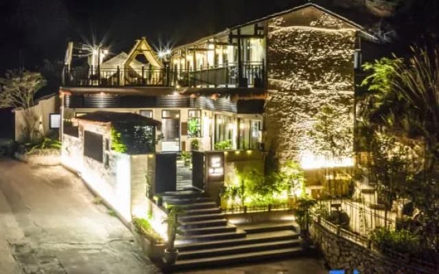 Xiang·Stay Homestay (Xingyi Wanfenglin Branch)