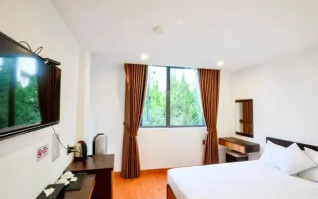 TTR Midtown View Hotel