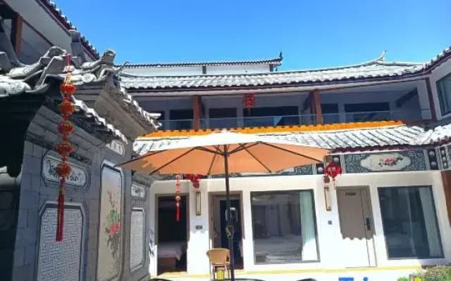 Shuishang Naxi Courtyard Traditional Designer Artistic Villa (The Old Town of Lijiang)