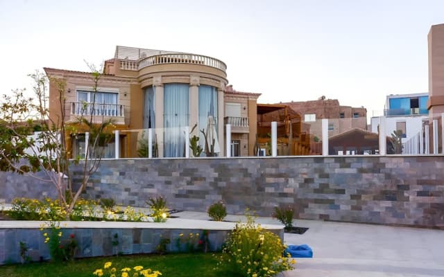 Arena Beach Resort