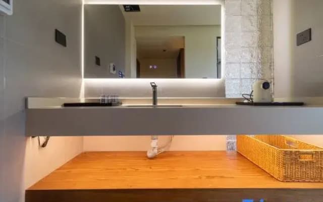 Luxury Mountain View Hot Spring Resort (Private Oxygen Spa Hotel at the Foot of the Snowy Mountain)