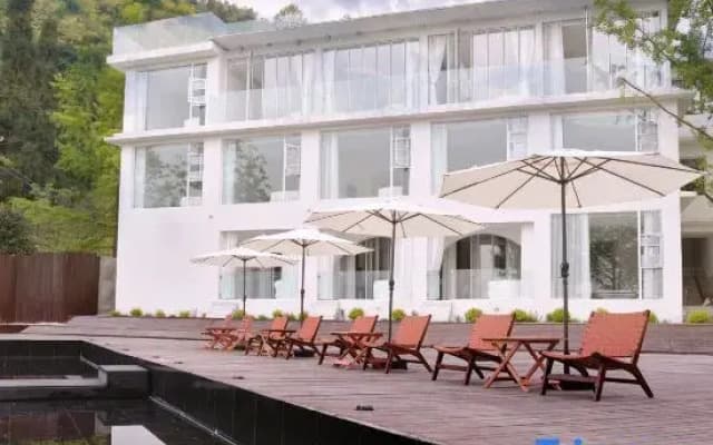 Shanjian Youmingyue Private Hot Spring Homestay (Dujiangyan)