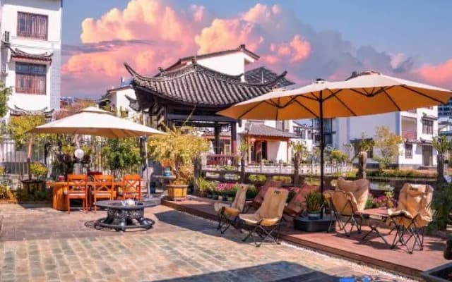 Xian Cottage | Flower Admiring Lakeside Villa Courtyard Homestay (Tengyue Ancient Town Branch)